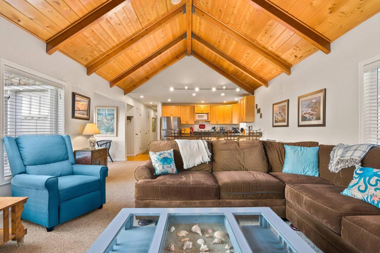 Manhattan Beach Escape in Rockaway Beach, United States