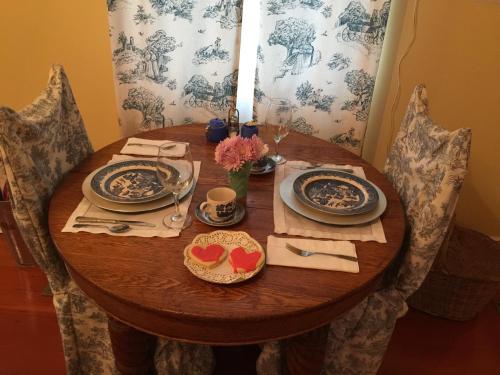 Magnolia Cottage Bed and Breakfast
