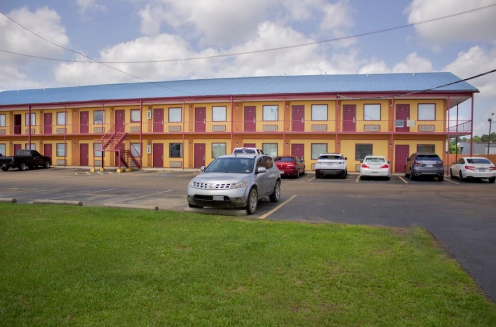 Deluxe Inn - carbon neutral hotel in Jackson