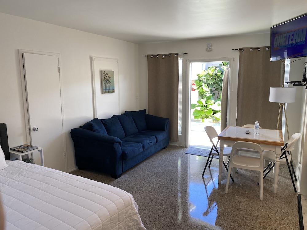 Tiana Beach Inn - photo 22