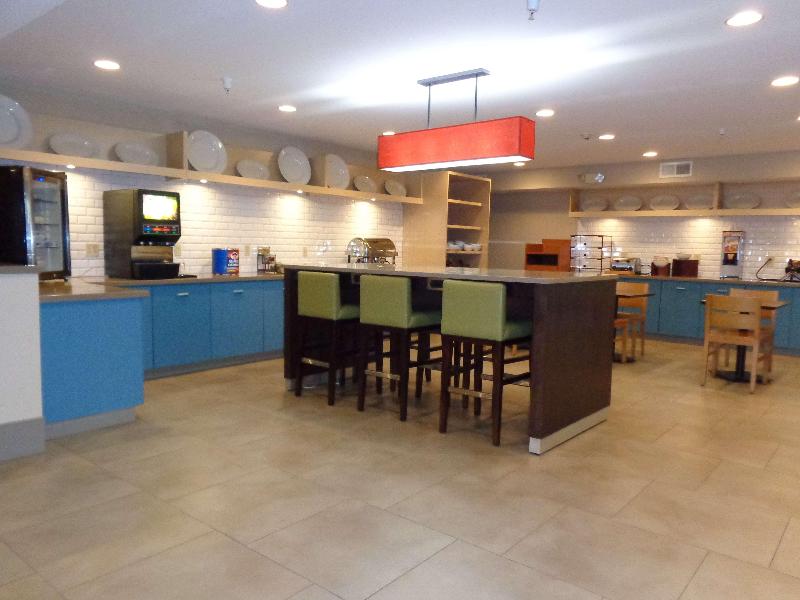 Country Inn & Suites by Radisson Cedar Rapids Airport IA - photo 28