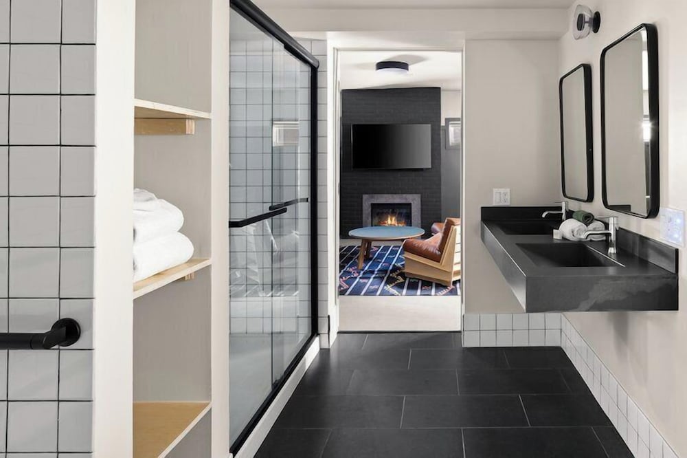 The Coachman Hotel - photo 82