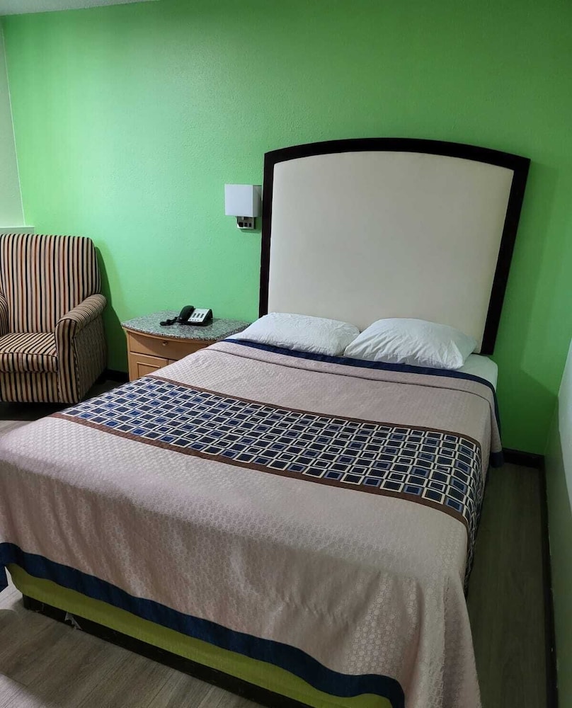 Value Inn & Suites - photo 12
