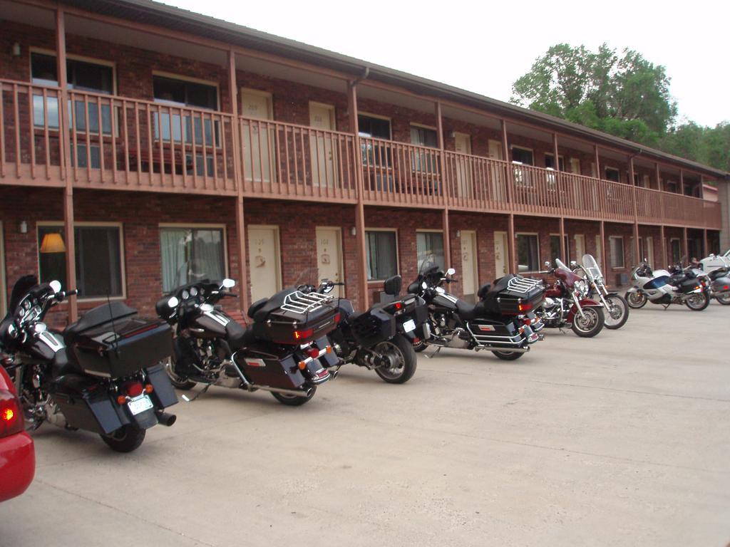 Hotchkiss Inn - photo 3
