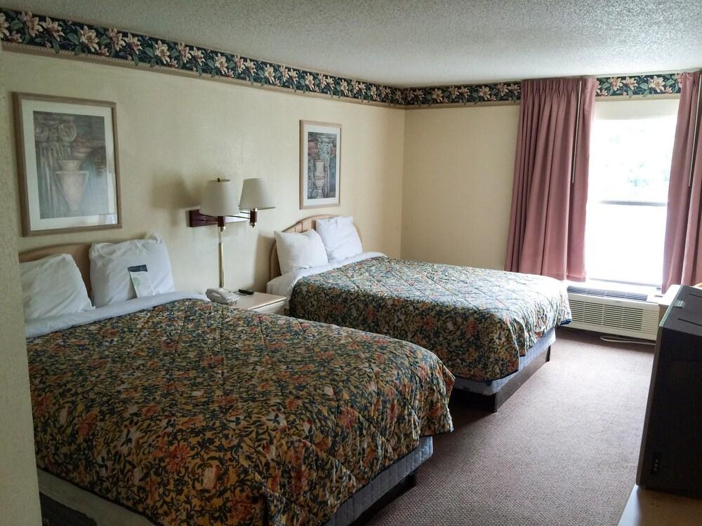 Motel 6 - photo 5