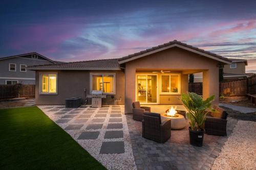 Home Napa Vibe w Fire Pit Spa — 4-Star Luxury Hotel in Fairfield, United States
