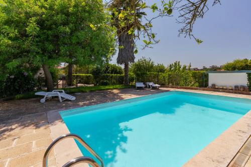 Holiday Pool House — 4-Star Luxury Hotel in Palmela, Portugal