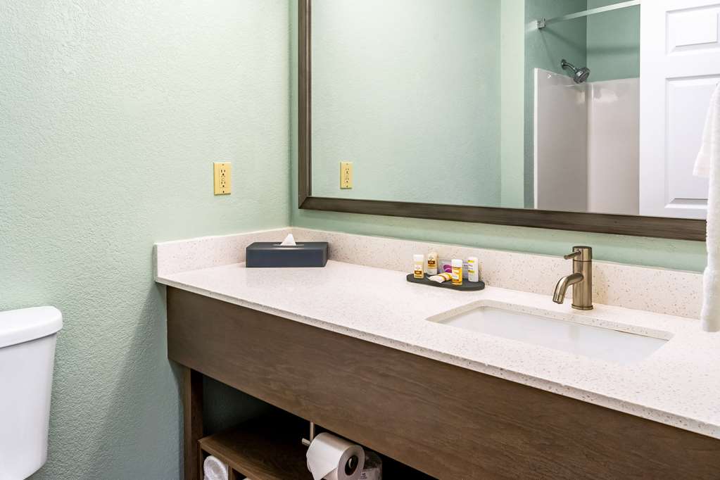 La Quinta Inn & Suites by Wyndham Newport - photo 44