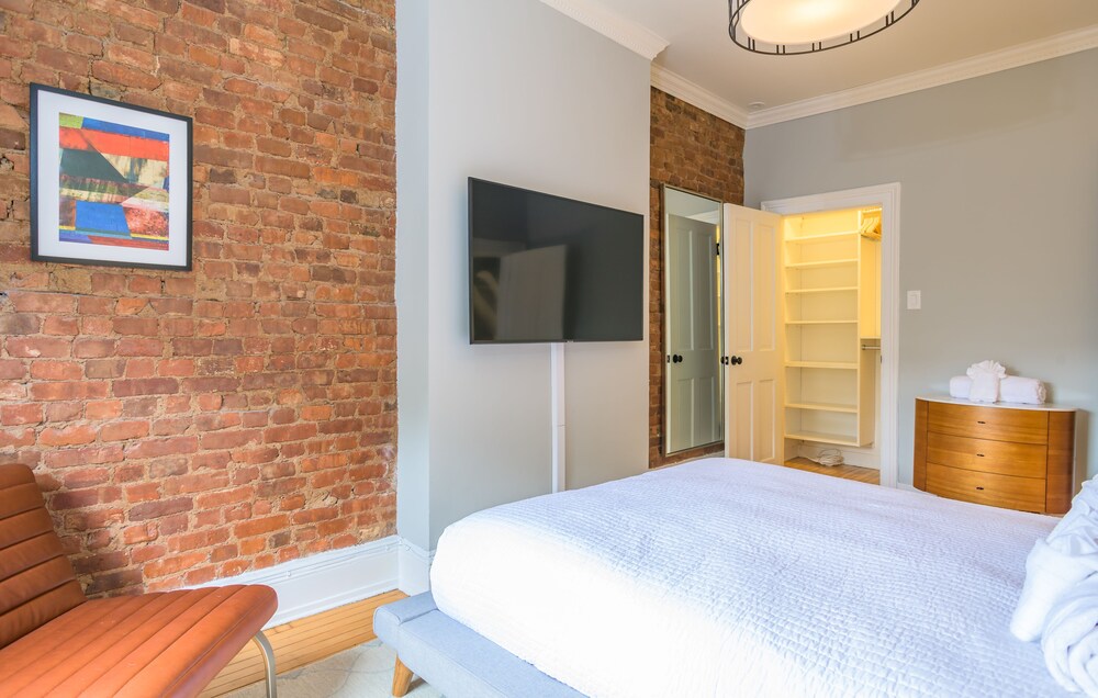Deedee's Brownstone Van Vorst Park - photo 10