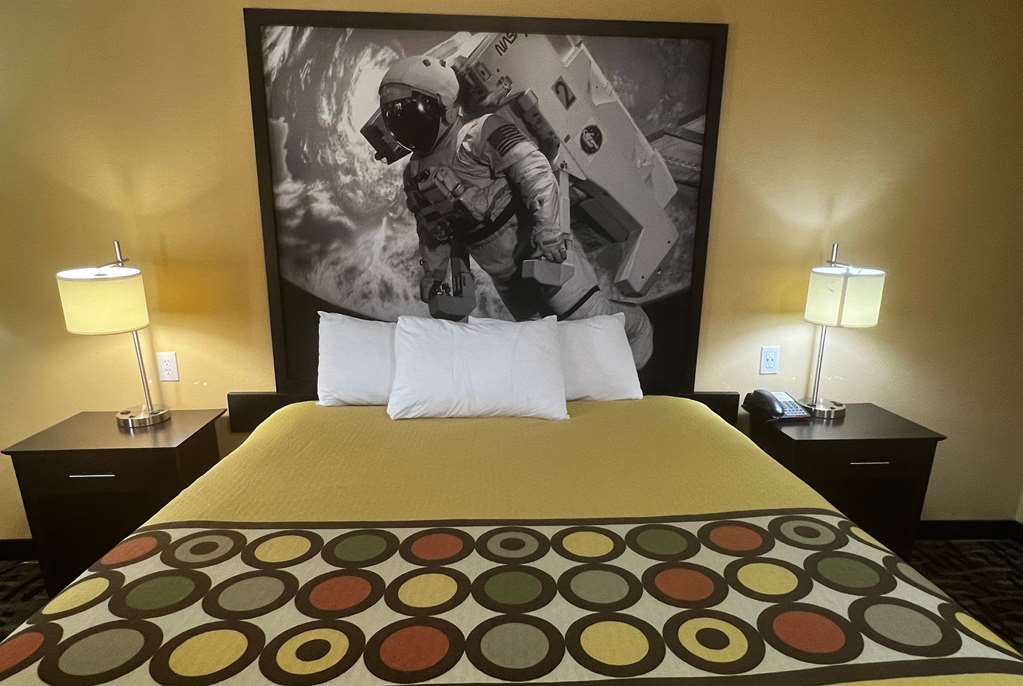 Super 8 by Wyndham Pasadena - photo 9