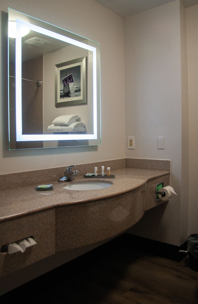 Kemah Edgewater Hotel SureStay Collection by Best Western - photo 13
