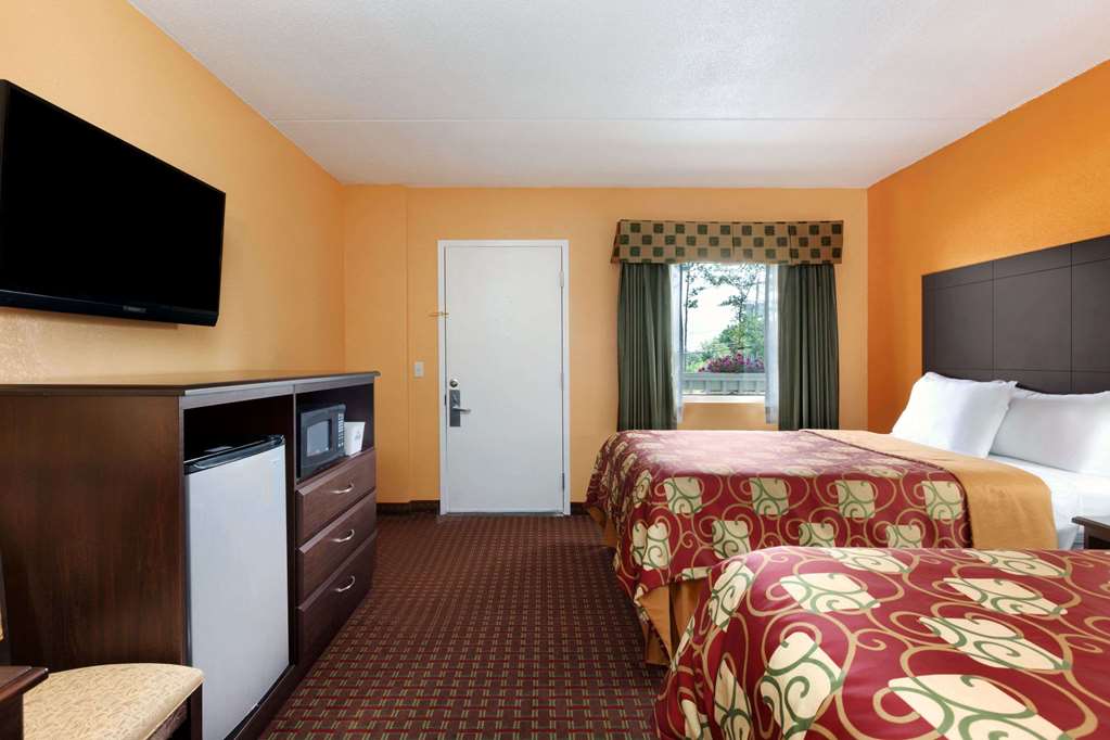 Days Inn By Wyndham Queensbury Lake George — Queensbury