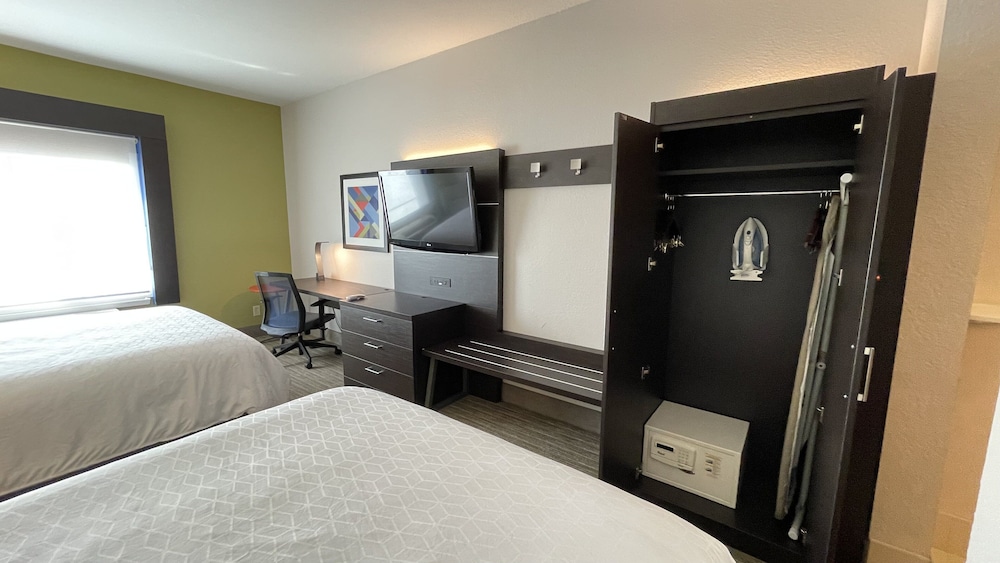 Holiday Inn Express Hotel & Suites Decatur by IHG - photo 16