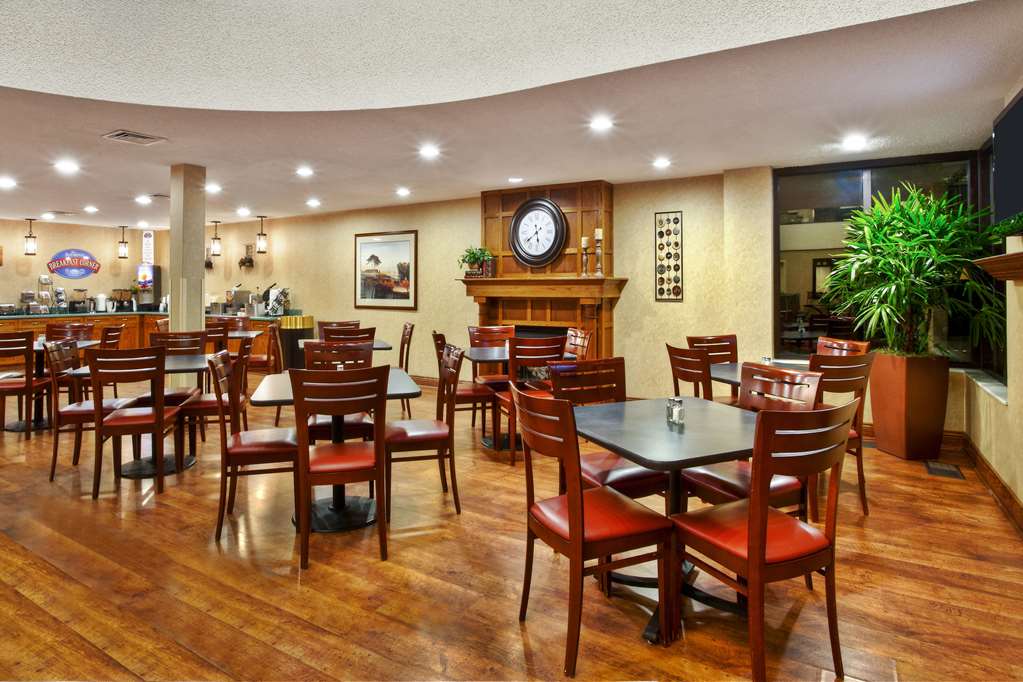 Baymont by Wyndham Knoxville Cedar Bluff - photo 31
