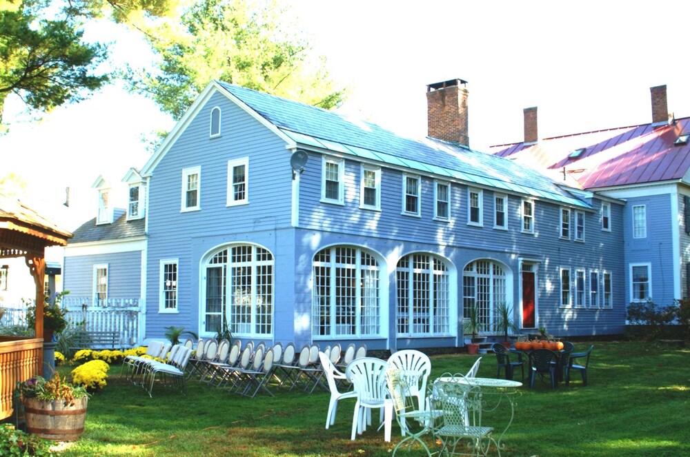 Centennial House 4958716 — Northfield