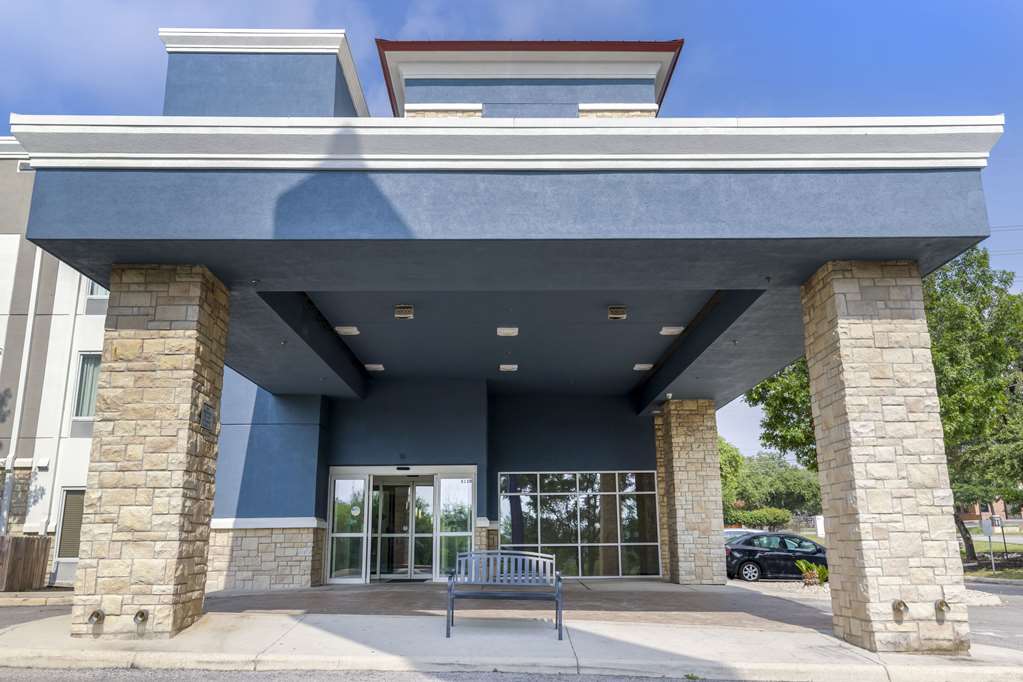 Comfort Suites Medical Center near Six Flags - photo 3