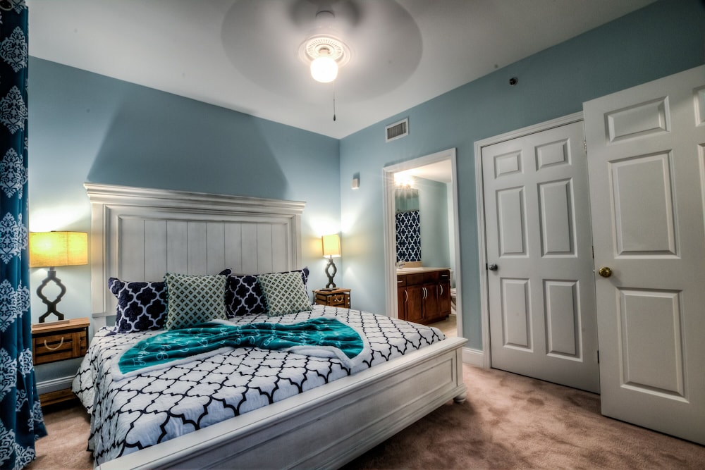 Laketown Wharf Resort by Aneliya's Rentals - photo 5