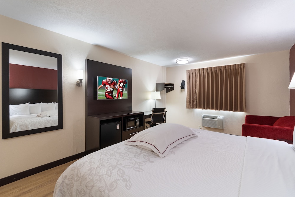 Red Roof Inn PLUS Huntsville - photo 9