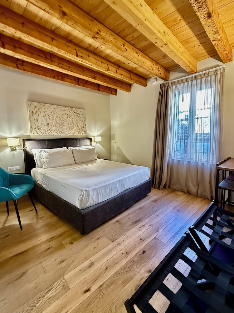 Malvezzi24 Boutique Rooms in Desenzano Del Garda, Italy