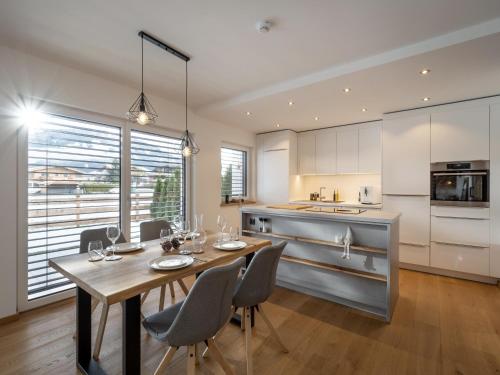 Ferienwohnung Tirolglück mit großem Garten — 4-Star Luxury Hotel in Sankt Johann In Tirol, Austria