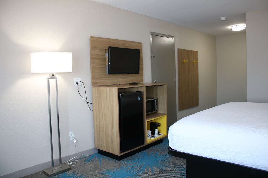 Days Inn by Wyndham Waco University Area - photo 13