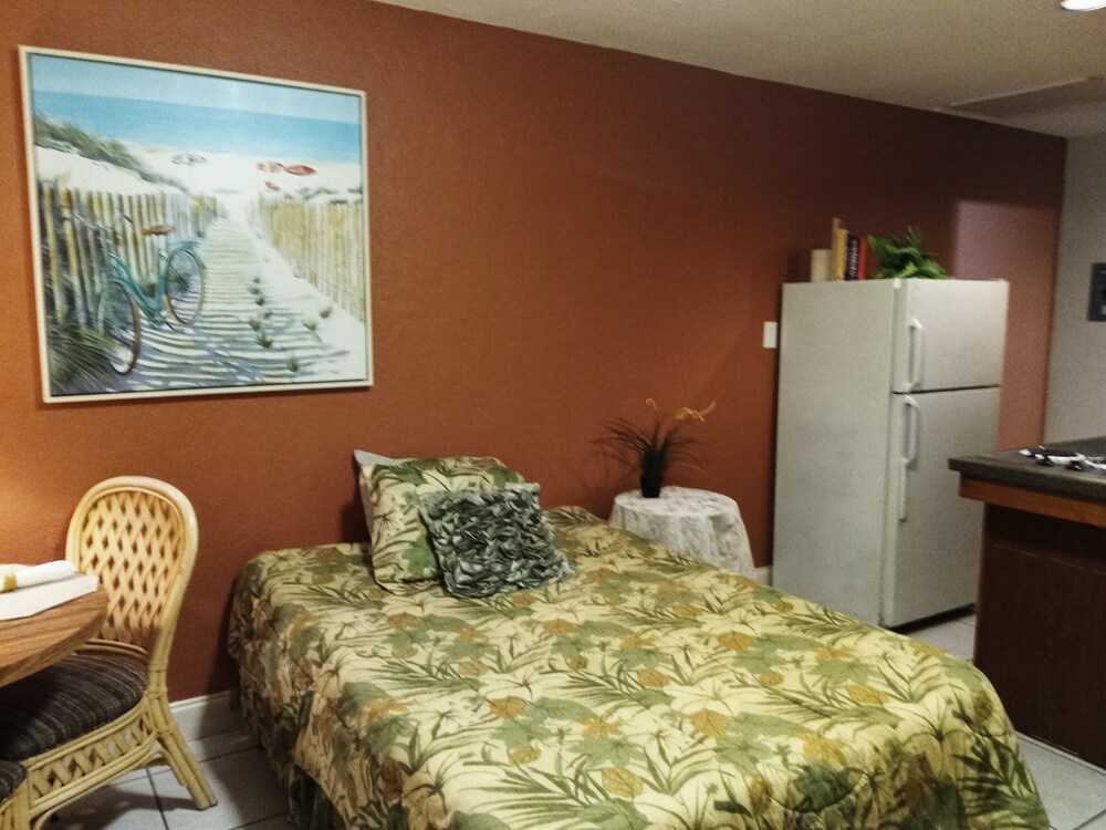 Swashbuckler Motel - photo 7