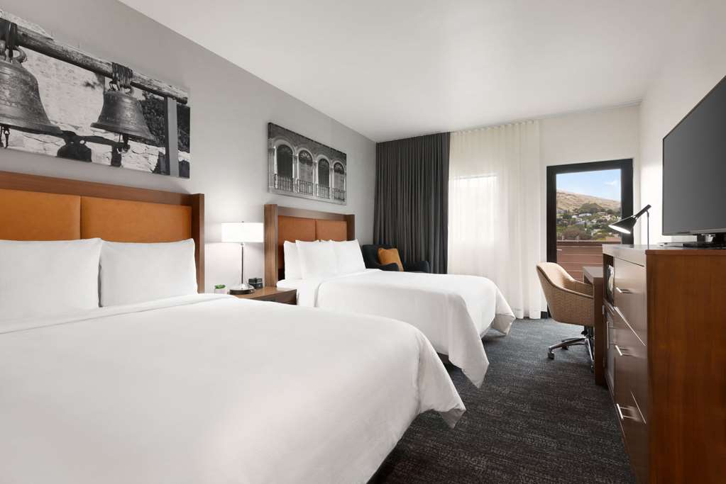 La Quinta Inn & Suites by Wyndham San Luis Obispo Downtown - photo 36