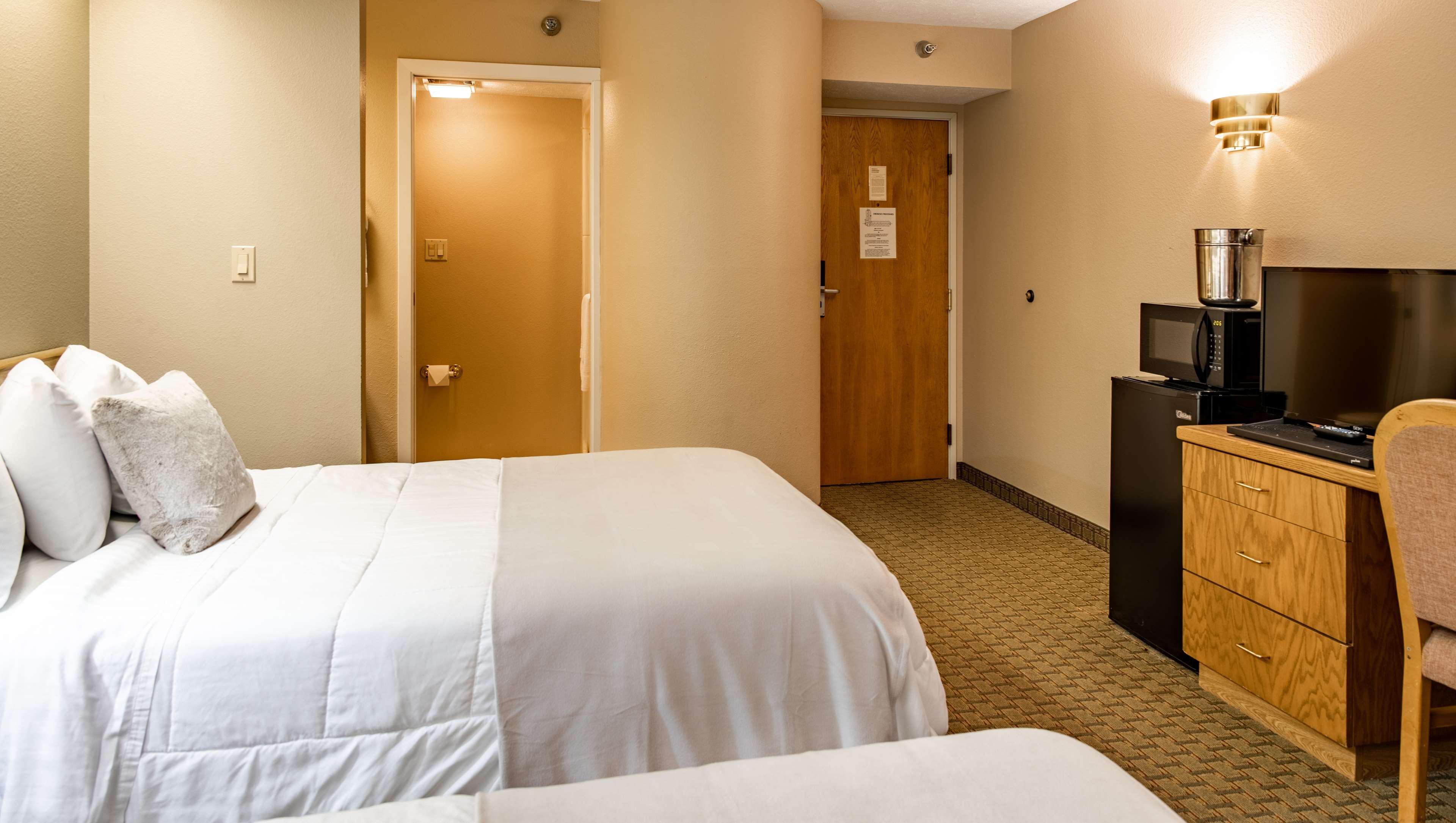 Howard Johnson Lincoln - photo 8