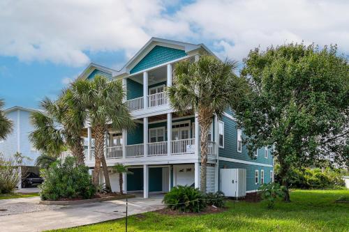 Seaside Hugs by Carolina Beach Realty in Kure Beach, United States