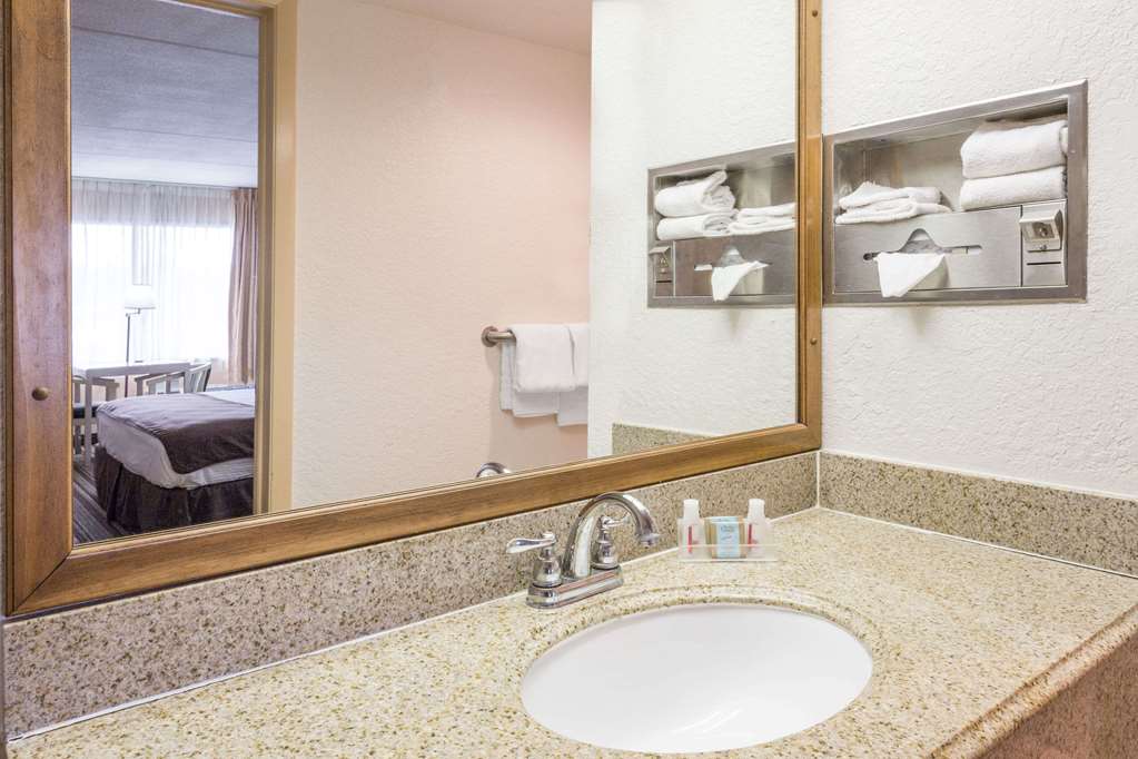 Travelodge by Wyndham Deltona - photo 14