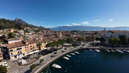 Appartamento Le Volte — 4-Star Luxury Hotel in Toscolano Maderno, Italy