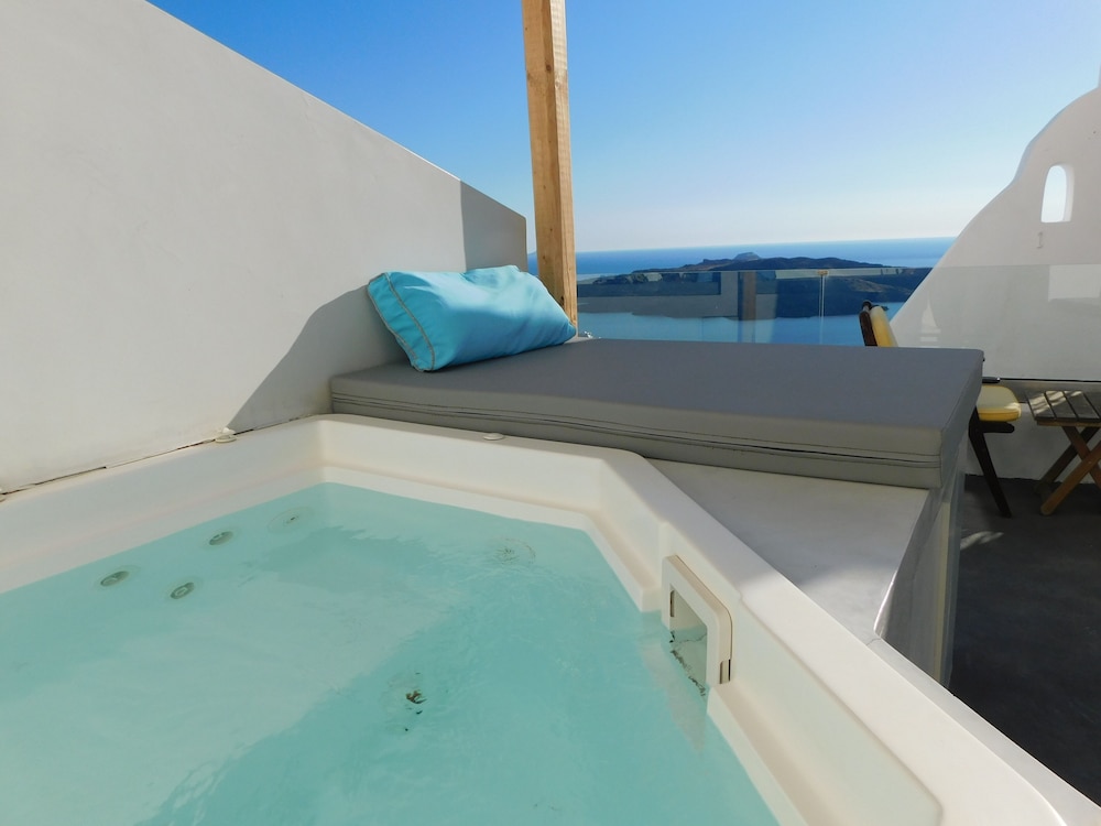 Fira Cave Suites - last minute hotel in Fira