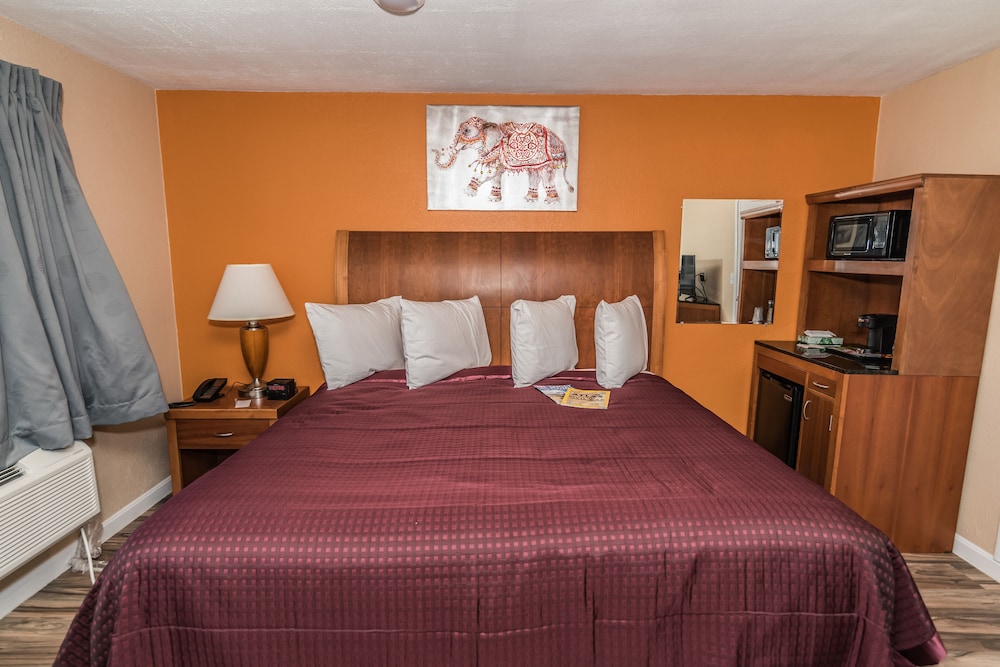 The Minuteman Inn - photo 8