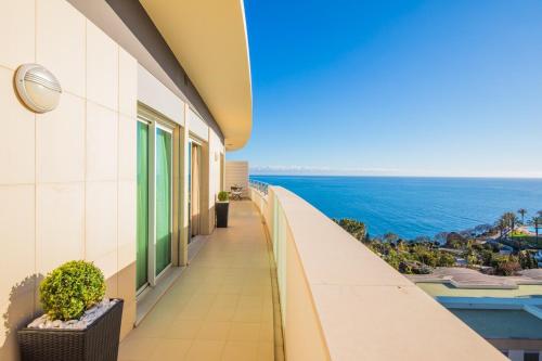 Rodamar Penthouse — 4-Star Luxury Hotel in Funchal, Portugal