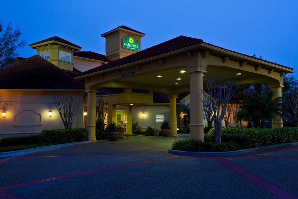 La Quinta Inn & Suites by Wyndham USF - photo 2