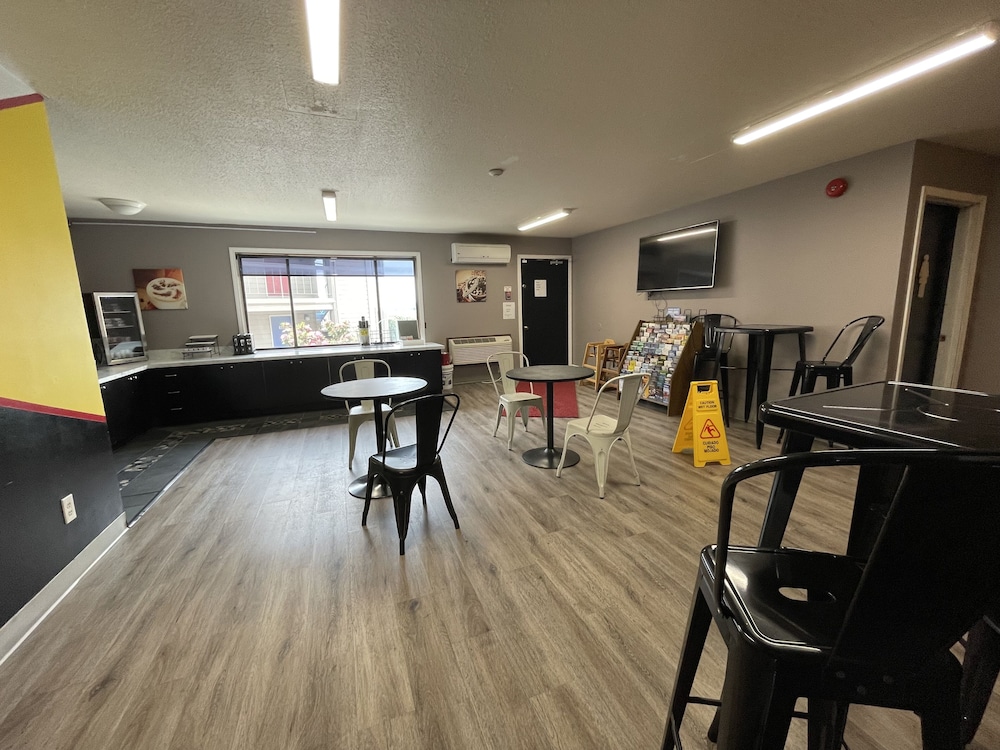 Sunnyside Inn & Suites - photo 98