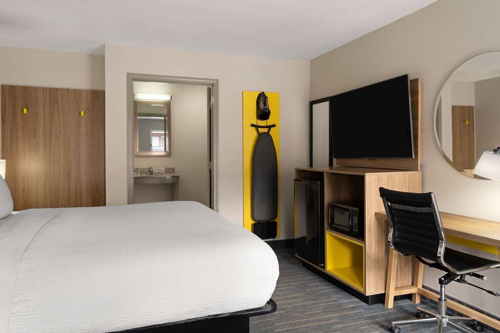 Days Inn by Wyndham Weldon Roanoke Rapids - photo 24