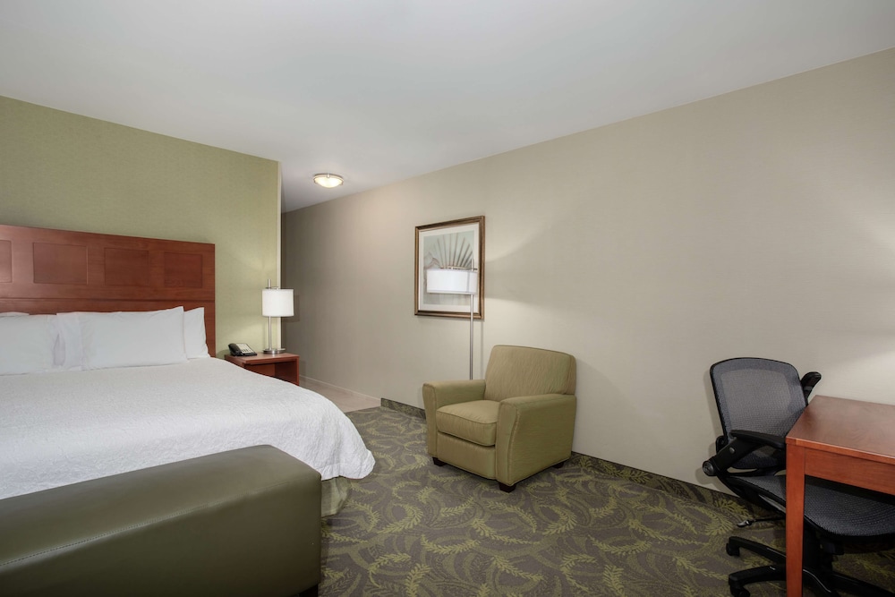 Hampton Inn and Suites Astoria - photo 31