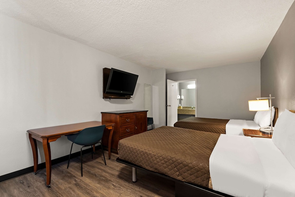 Rodeway Inn Brooklawn NJ - photo 29