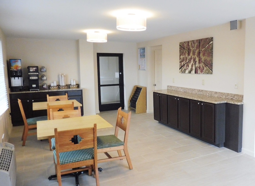 Red Roof Inn Fredericksburg South - photo 2