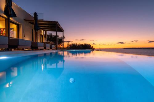 Almos Villas — 4-Star Luxury Hotel in Argostolion, Greece