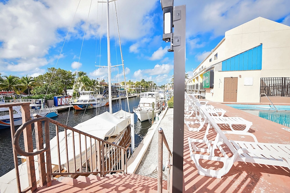 Waterside Suites & Marina - photo 38