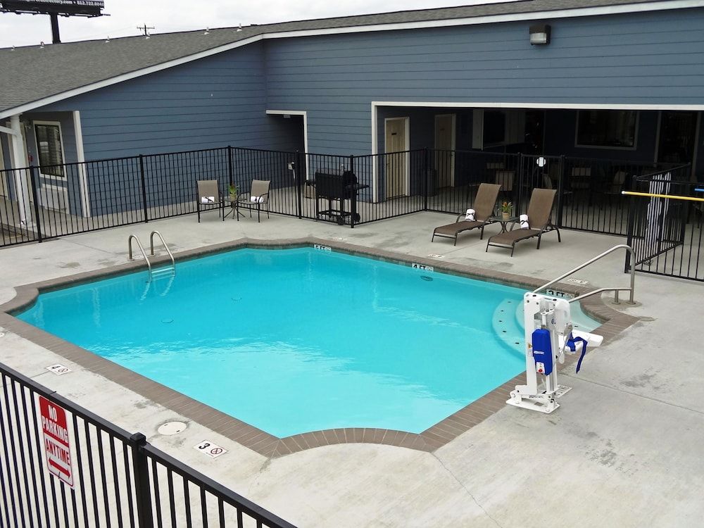 Kenedy Inn & Suites - photo 18