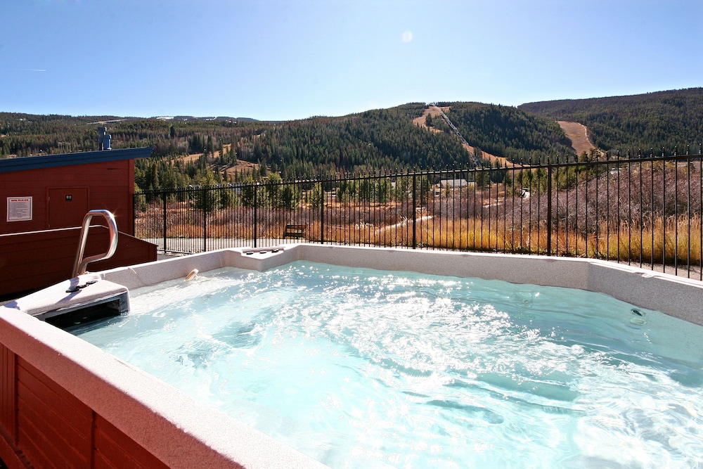 Cinnamon Ridge Hotel - photo 13