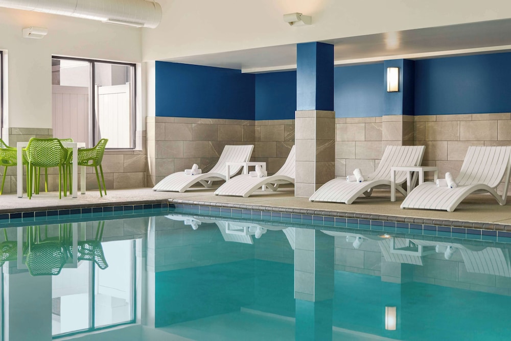 Hampton Inn Chicago O'Hare International Airport - photo 21
