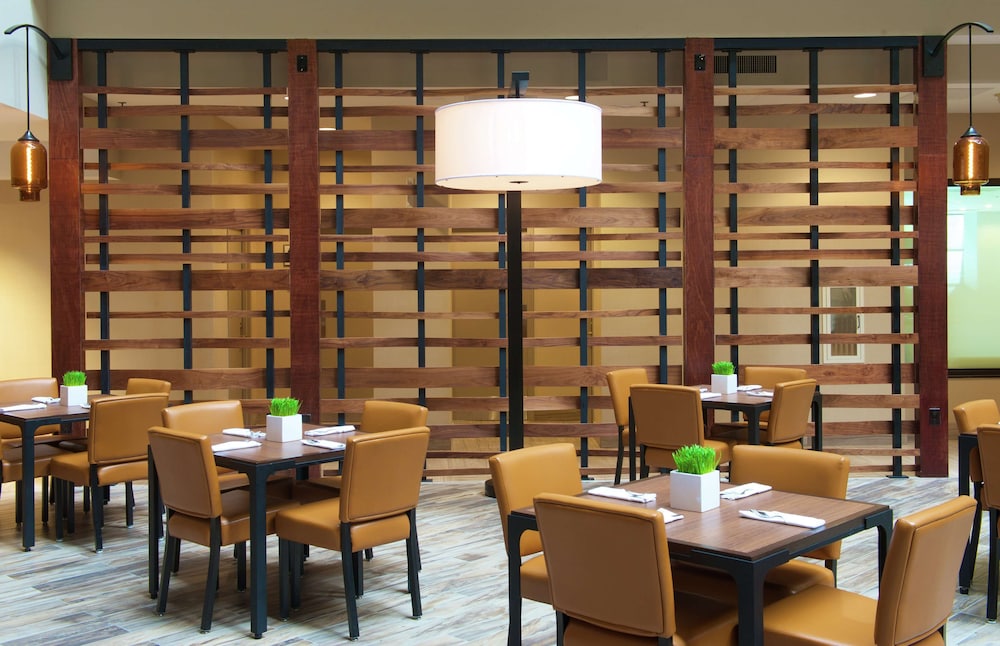Embassy Suites by Hilton Portland Tigard - photo 13