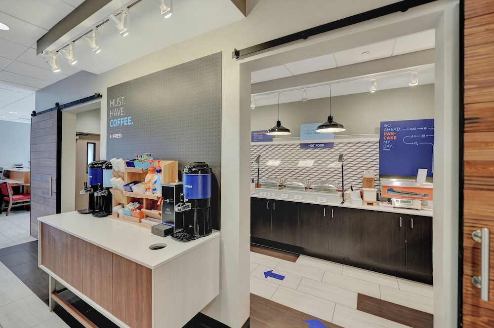 Holiday Inn Express Hotel & Suites Beatrice by IHG - photo 69