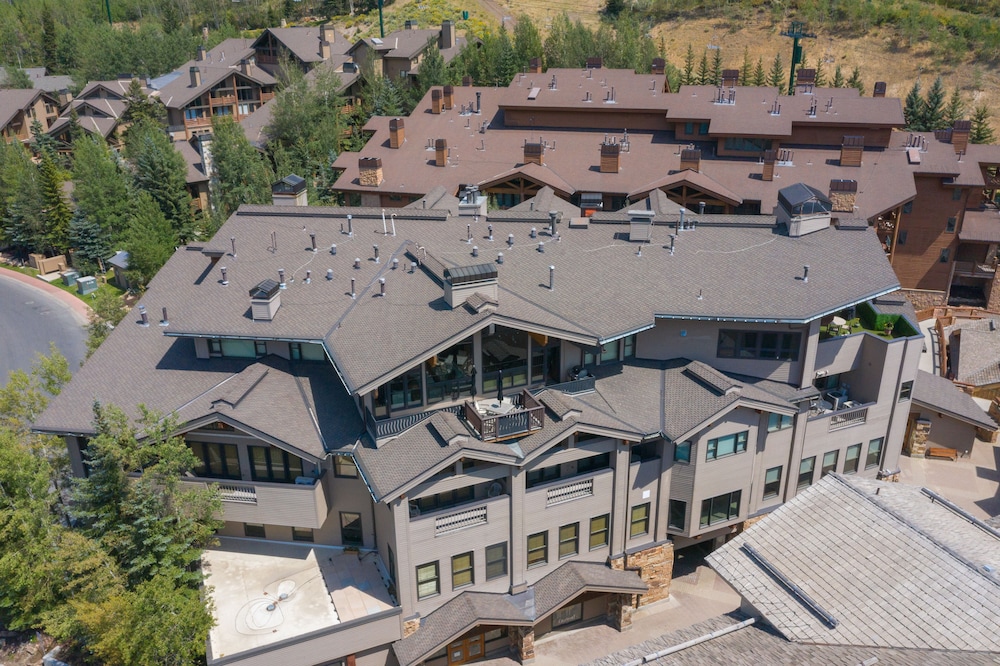 Penthouse Silver Lake Village by Luxury Mountain Destinations — 4-Star Luxury Hotel in Bridgeport, United States