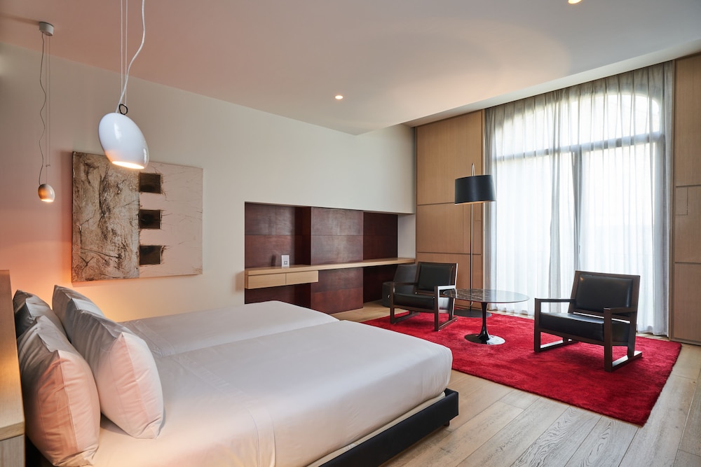 Mercer Casa Torner i Güell — 4-Star Luxury Hotel in Vilafranca Del Penedes, Spain