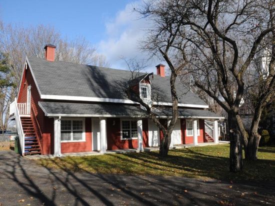 Aux Petits Oiseaux in Baie-Saint-Paul, Canada